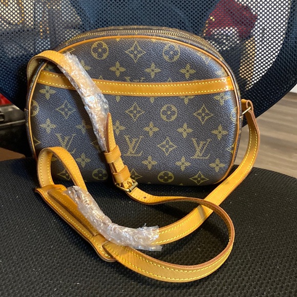 Handbags - Louis Vuitton Blois